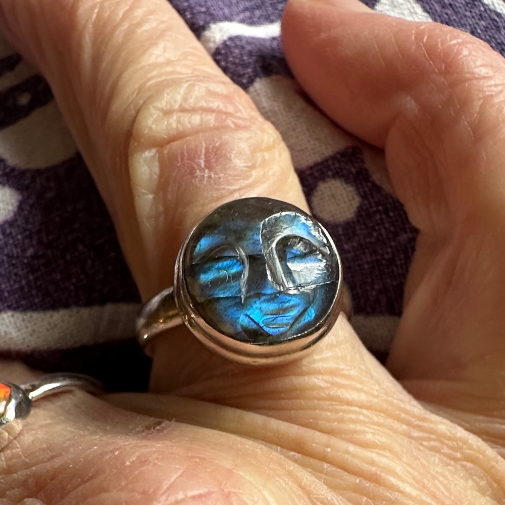 Silver Ring with Blue Flash Labradorite Moon Face